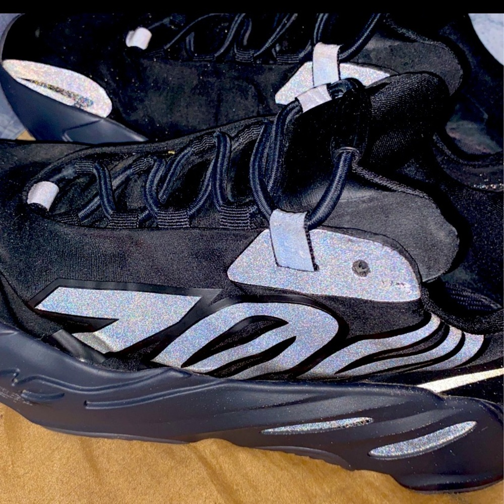 Yeezy700s size7